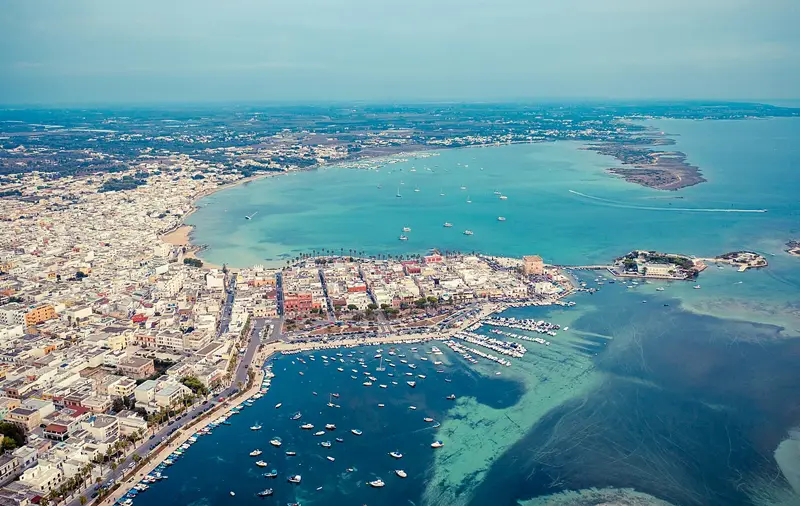 Il lungomare di Porto Cesareo in Puglia