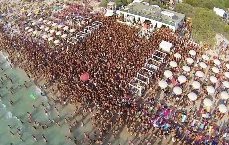 La movida sulla spiaggia di Gallipoli